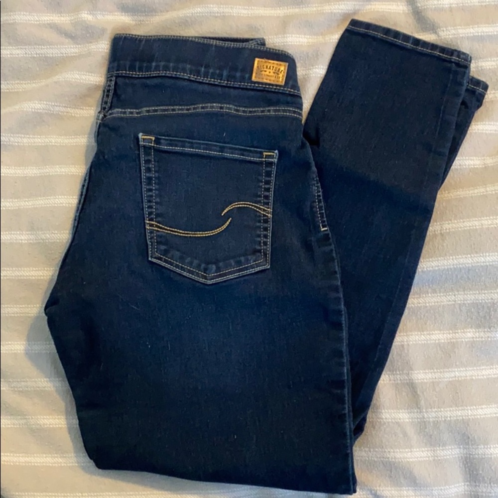 Signature levi strauss pull on shaping skinny jean